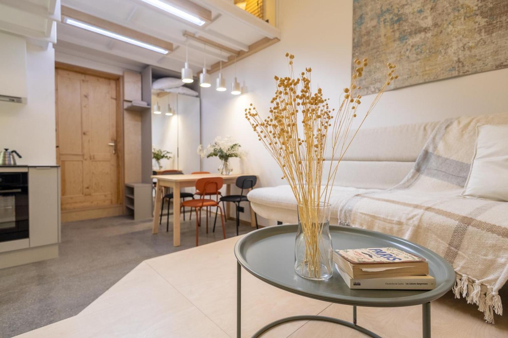 Designer Petite By Vltava River Apartment
